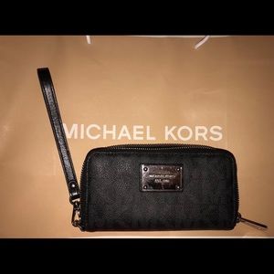 Michael Kors Jet Set Logo Wallet/Wristlet
